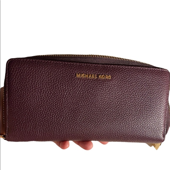 Michael Kors burgundy jet set wallet - Picture 1 of 8